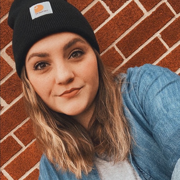 Meet your Posher, Chelsie - Picture 2 of 9